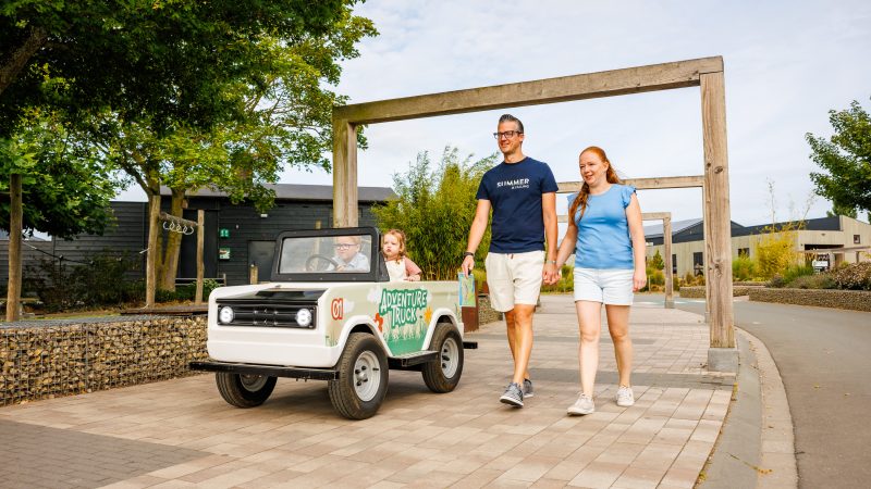 Family enjoying Eiliand Van Maurik Adventure Truck Activity