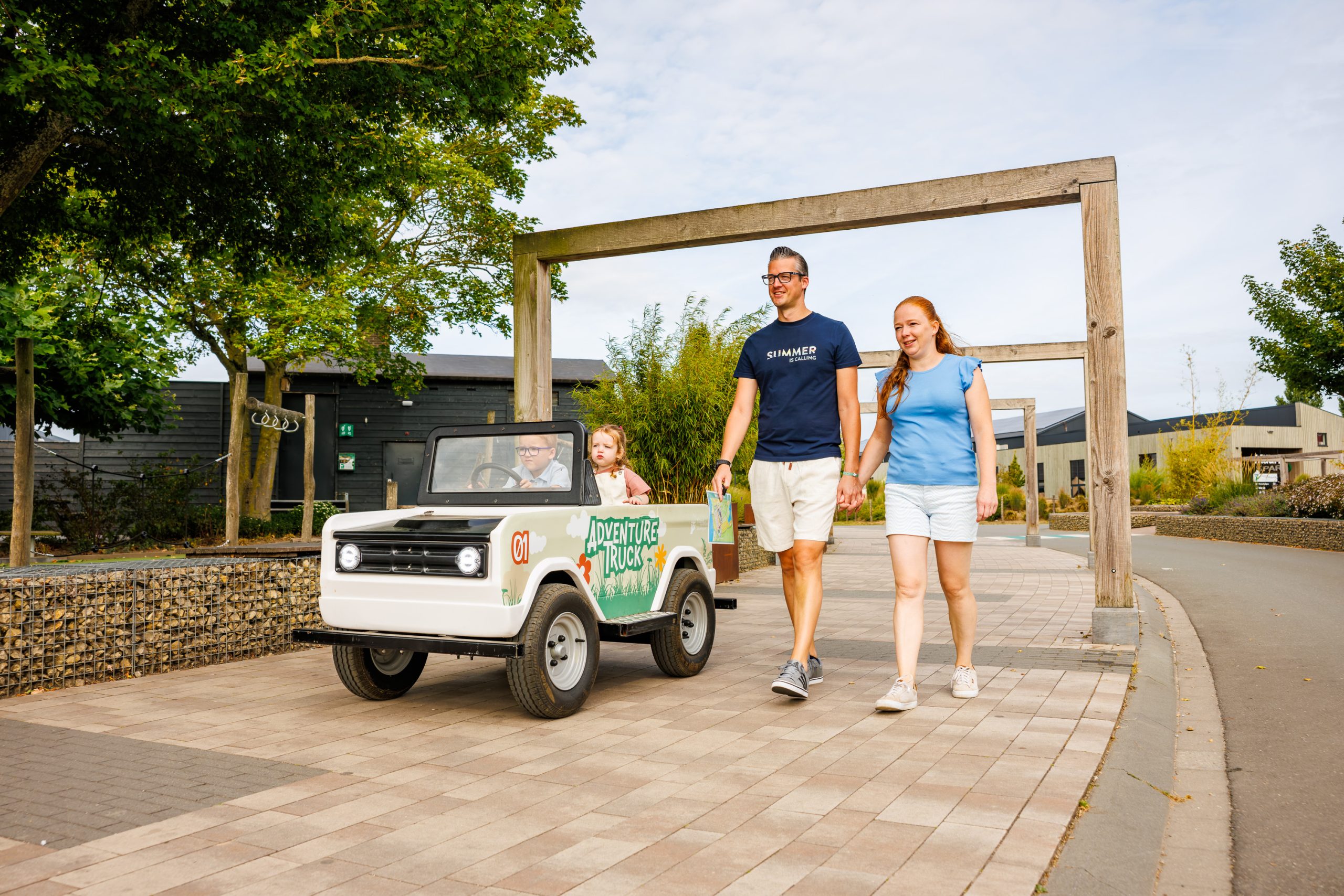 Family enjoying Eiliand Van Maurik Adventure Truck Activity